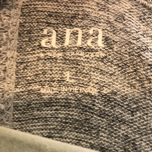 a.n.a. L Sweater Woman’s ribbed Sleeves, Back Detail Cozy and Soft Like New - Picture 2 of 7